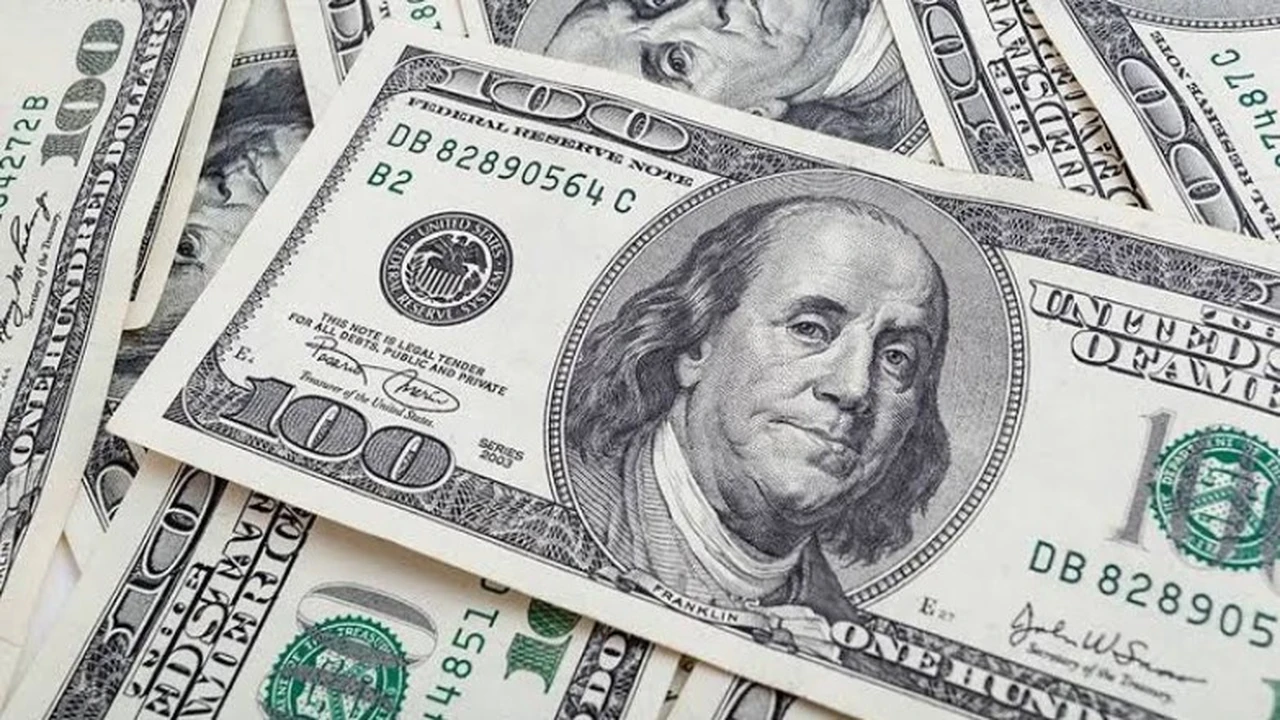 ارتفاع سعر صرف الدولار في البنوك المصرية خلال تعاملات يوم الإثنين القادم